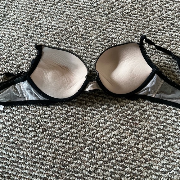Victoria’s Secret Bra - Picture 4 of 5